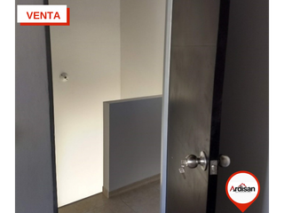 Foto 6 de CASA UNIFAMILIAR DE DOS PISOS + PLACA PROYECTADA