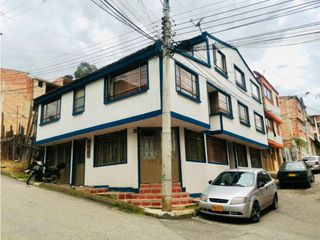 CASA ESQUINERA URBANIZACIÒN VILLALUZ