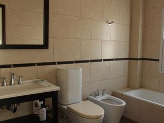 Foto 40 de Venta , Alquiler Temporario. Casa  sobre el golf en  Golfers c.c