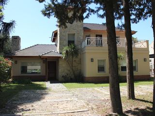 Foto 9 de Venta , Alquiler Temporario. Casa  sobre el golf en  Golfers c.c
