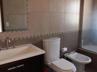 Foto 36 de Venta , Alquiler Temporario. Casa  sobre el golf en  Golfers c.c