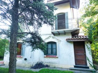 Foto 1 de Ideal desarrolladores  - Exclusiva Casa en el corazón de City Bell - Plaza San Martín