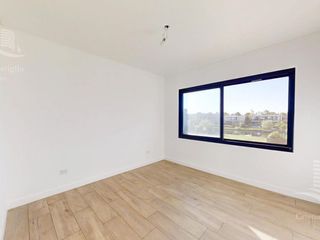 Foto 49 de Venta- Casa de 6 ambientes- galería, jardín en Laguna Grande, Villa Nueva
