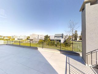 Foto 59 de Venta- Casa de 6 ambientes- galería, jardín en Laguna Grande, Villa Nueva
