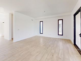 Foto 25 de Venta- Casa de 6 ambientes- galería, jardín en Laguna Grande, Villa Nueva