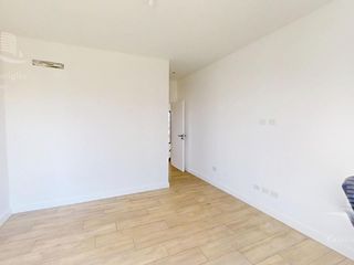 Foto 45 de Venta- Casa de 6 ambientes- galería, jardín en Laguna Grande, Villa Nueva