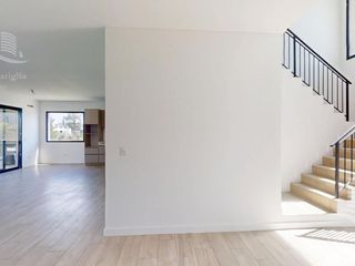 Foto 32 de Venta- Casa de 6 ambientes- galería, jardín en Laguna Grande, Villa Nueva