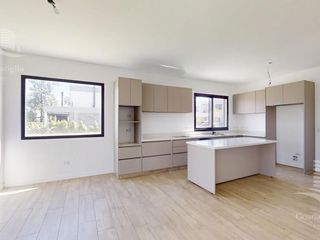 Foto 16 de Venta- Casa de 6 ambientes- galería, jardín en Laguna Grande, Villa Nueva