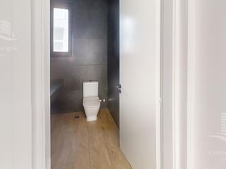 Foto 9 de Venta- Casa de 6 ambientes- galería, jardín en Laguna Grande, Villa Nueva