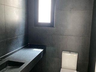 Foto 10 de Venta- Casa de 6 ambientes- galería, jardín en Laguna Grande, Villa Nueva
