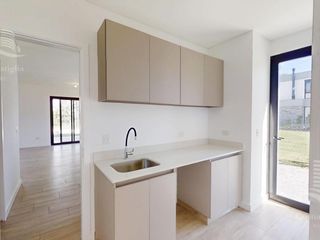 Foto 21 de Venta- Casa de 6 ambientes- galería, jardín en Laguna Grande, Villa Nueva