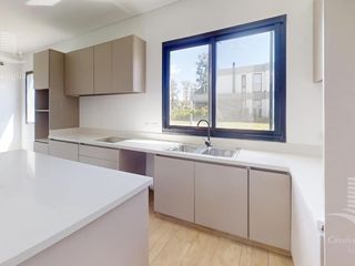 Foto 20 de Venta- Casa de 6 ambientes- galería, jardín en Laguna Grande, Villa Nueva
