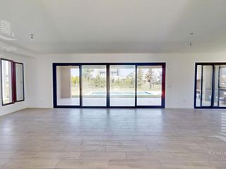 Foto 12 de Venta- Casa de 6 ambientes- galería, jardín en Laguna Grande, Villa Nueva