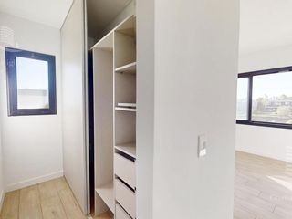 Foto 48 de Venta- Casa de 6 ambientes- galería, jardín en Laguna Grande, Villa Nueva