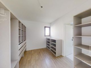 Foto 40 de Venta- Casa de 6 ambientes- galería, jardín en Laguna Grande, Villa Nueva