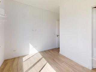 Foto 23 de Venta- Casa de 6 ambientes- galería, jardín en Laguna Grande, Villa Nueva