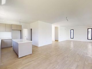 Foto 15 de Venta- Casa de 6 ambientes- galería, jardín en Laguna Grande, Villa Nueva