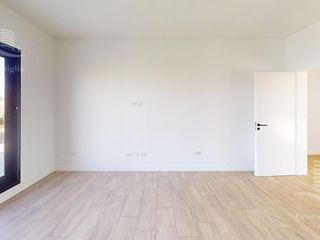 Foto 38 de Venta- Casa de 6 ambientes- galería, jardín en Laguna Grande, Villa Nueva