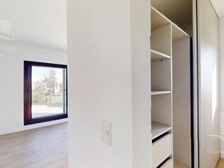Foto 44 de Venta- Casa de 6 ambientes- galería, jardín en Laguna Grande, Villa Nueva
