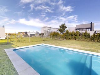 Foto 30 de Venta- Casa de 6 ambientes- galería, jardín en Laguna Grande, Villa Nueva