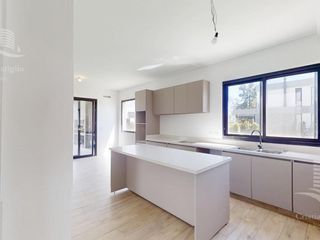 Foto 17 de Venta- Casa de 6 ambientes- galería, jardín en Laguna Grande, Villa Nueva