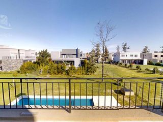 Foto 58 de Venta- Casa de 6 ambientes- galería, jardín en Laguna Grande, Villa Nueva