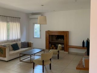 Foto 59 de Casa en alquiler temporal desde octubre. No fracciona. 3 dormitorios, parrilla y piscina. Impecable.