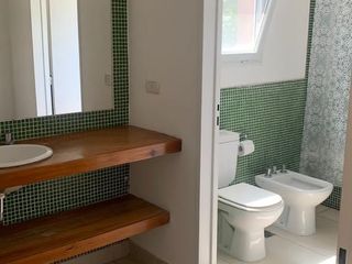 Foto 6 de Casa en alquiler temporal desde octubre. No fracciona. 3 dormitorios, parrilla y piscina. Impecable.