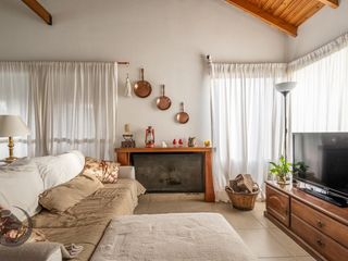 Foto 3 de Casa en Barrio privado digna de ver luminosa, pileta, cocheras, 3dorm 5amb 2baños toilette lavadero