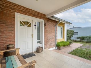 Foto 12 de Casa en Barrio privado digna de ver luminosa, pileta, cocheras, 3dorm 5amb 2baños toilette lavadero