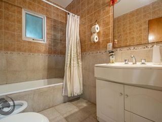 Foto 39 de Casa en Barrio privado digna de ver luminosa, pileta, cocheras, 3dorm 5amb 2baños toilette lavadero