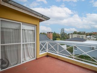 Foto 11 de Casa en Barrio privado digna de ver luminosa, pileta, cocheras, 3dorm 5amb 2baños toilette lavadero