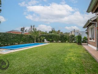 Foto 7 de Casa en Barrio privado digna de ver luminosa, pileta, cocheras, 3dorm 5amb 2baños toilette lavadero