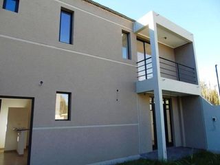 Foto 1 de casa PH venta gonnet