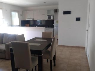 Foto 2 de departamento  3 amb. al frente con balcon