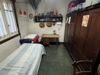 Foto 2 de Casa muy bien ubicada, con tres dormitorios, baño, cocina, comedor, living, entrada para auto, patio con lavadero.