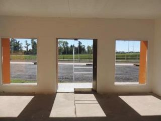 Foto 5 de Alquiler Local Comercial / Showroom / Oficinas / Deposito de 511 m2 en Moreno Store Center