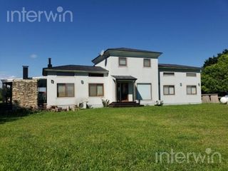 Foto 3 de Casa 5 ambientes con pileta y jardín - Zarate - ALQUILER