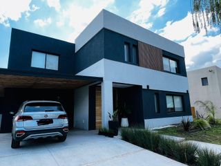 Foto 1 de Casa Amoblada en el Barrio Cantón Golf al 100