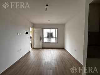 Foto 1 de Venta de departamento de 2 ambientes en Villa Luzuriaga