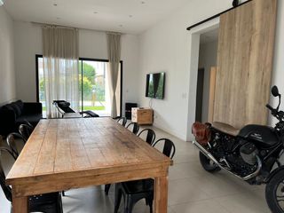 Foto 1 de casa en venta en barrio  Las Tipas, Nordelta.