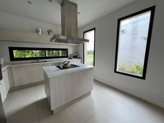 Foto 13 de casa en venta en barrio  Las Tipas, Nordelta.
