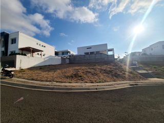 Foto 4 de En venta terreno con vista al mar en Ciudad del mar Manta Ecuador.