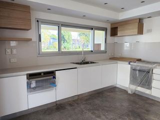 Foto 15 de CASA EN VENTA 6 amb - 3 PLANTAS  - SAINT THOMAS OESTE
