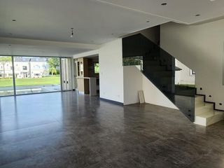 Foto 14 de CASA EN VENTA 6 amb - 3 PLANTAS  - SAINT THOMAS OESTE