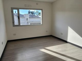 Foto 2 de CASA EN VENTA 6 amb - 3 PLANTAS  - SAINT THOMAS OESTE