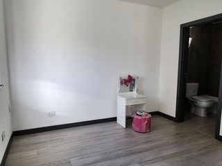 Foto 20 de CASA EN VENTA 6 amb - 3 PLANTAS  - SAINT THOMAS OESTE