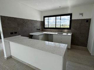Foto 10 de Casa en alquiler en Loma Verde