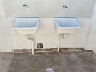 Foto 10 de Casa en planta baja con dos dormitorios, baño, cocina, living, patio. En planta alta dos departamentos de un dormitorio y un monoambiente amplio con b