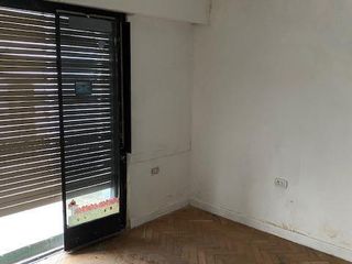 Foto 4 de Casa en planta baja con dos dormitorios, baño, cocina, living, patio. En planta alta dos departamentos de un dormitorio y un monoambiente amplio con b